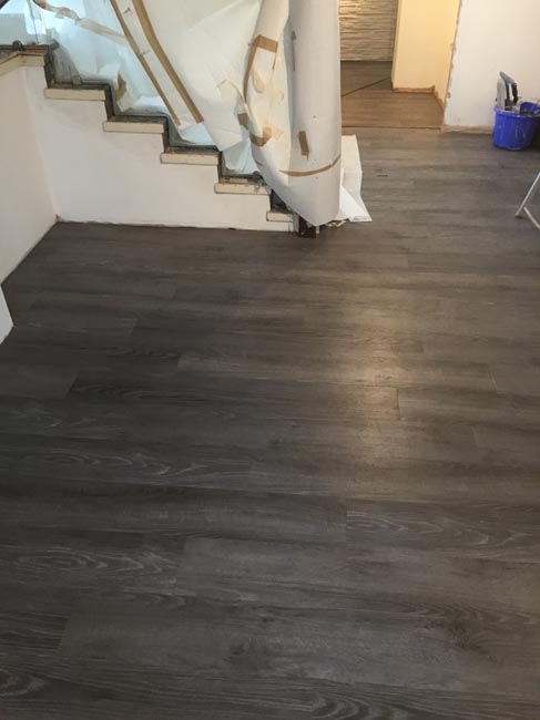 portfolio smooth floors rooms amtico dark wood installation 04