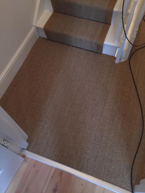 portfolio-carpets-brown-carpet-border-stairs-03