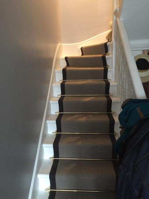portfolio carpets grey stairs black border golden stairrods 02