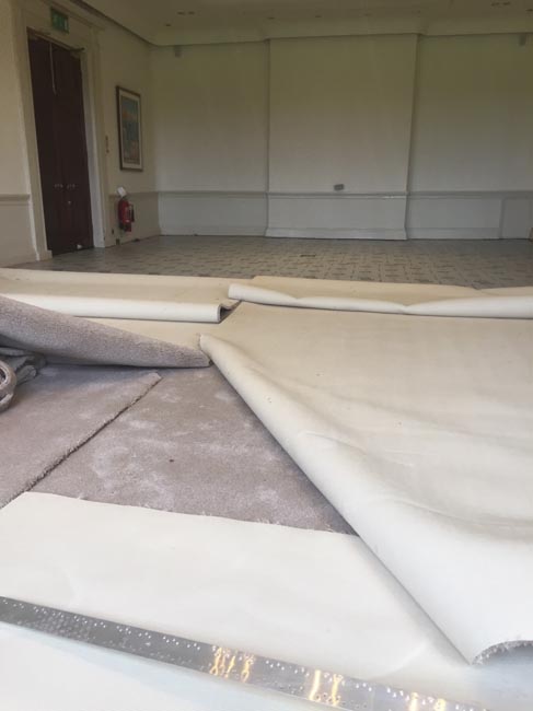 portfolio-carpets-lavish-grey-silkresse-carpet-installation-05