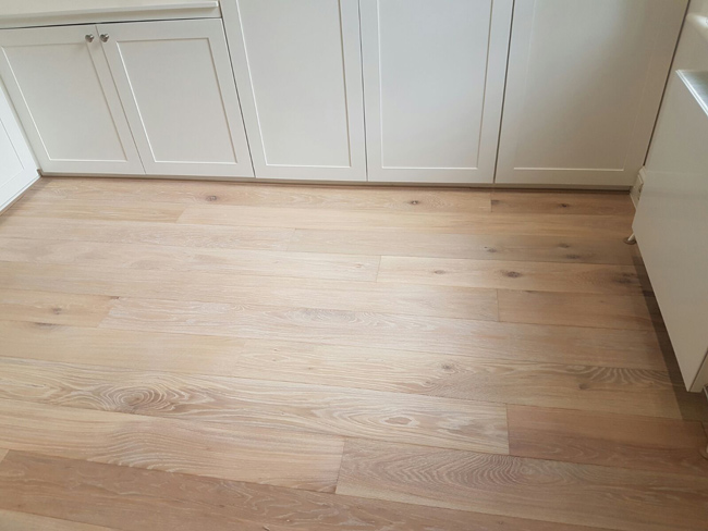 portfolio-hardwood-flooring-oak-job-in-a-room-02