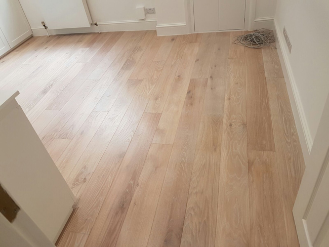portfolio-hardwood-flooring-oak-job-in-a-room-03