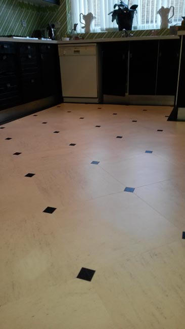 portfolio-smooth-floors-amtico-black-and-white-tile-hallway-03