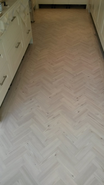 portfolio-smooth-floors-amtico-herringbone-design-install-mick-01