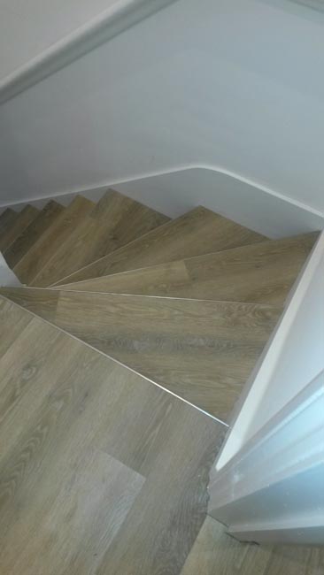 portfolio-smooth-floors-amtico-stairs-wood-look-01