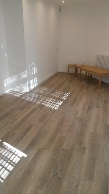 portfolio-smooth-floors-amtico-stairs-wood-look-02