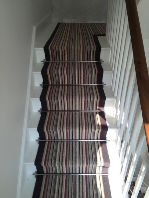 portfolio-carpets-striped-stair-with-thick-black-border-02