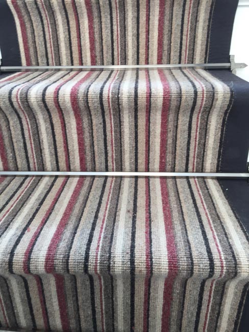 portfolio-carpets-striped-stair-with-thick-black-border-06
