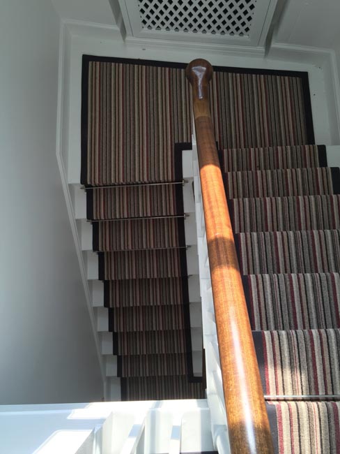 portfolio-carpets-striped-stair-with-thick-black-border-13