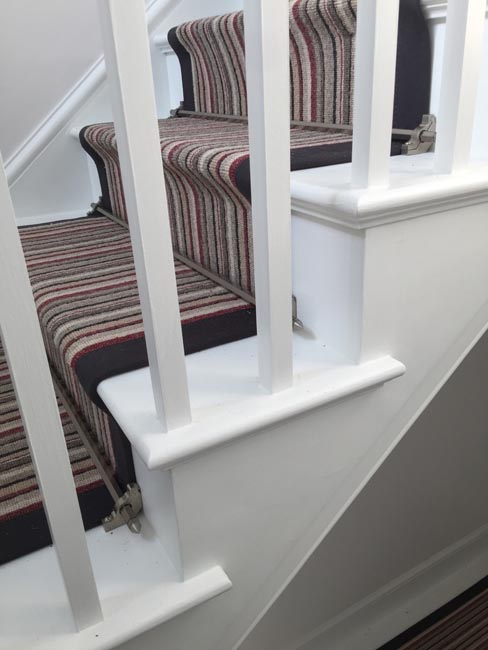 portfolio-carpets-striped-stair-with-thick-black-border-16