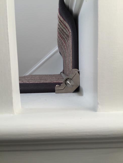 portfolio-carpets-striped-stair-with-thick-black-border-17