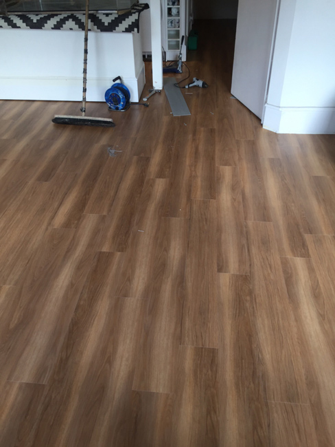 portfolio-smooth-floors-room-amtico-walnut-wood-installation-01