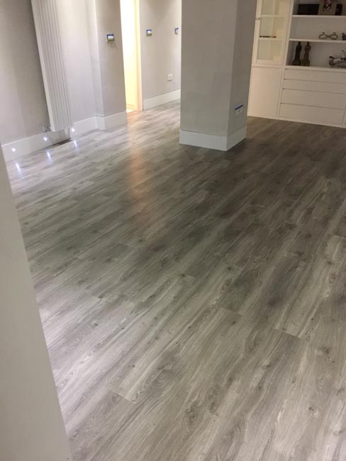 portfolio-smooth-floors-rooms-amtico-grey-wood-installation-01