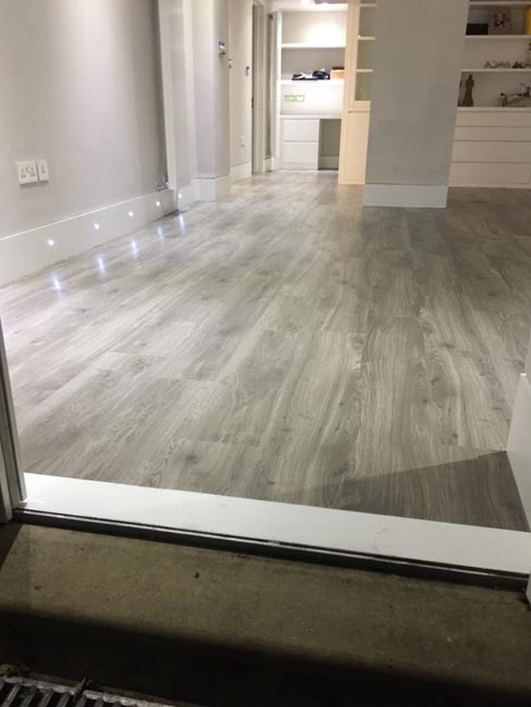 portfolio-smooth-floors-rooms-amtico-grey-wood-installation-03