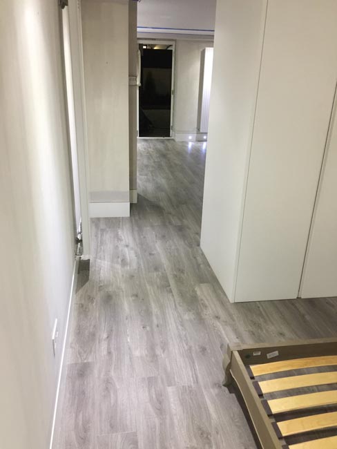 portfolio-smooth-floors-rooms-amtico-grey-wood-installation-09