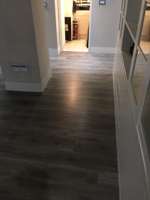 portfolio-smooth-floors-rooms-amtico-grey-wood-installation-12