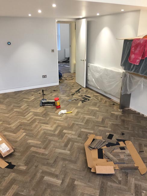 portfolio-smooth-floors-rooms-amtico-herringbone-design-01