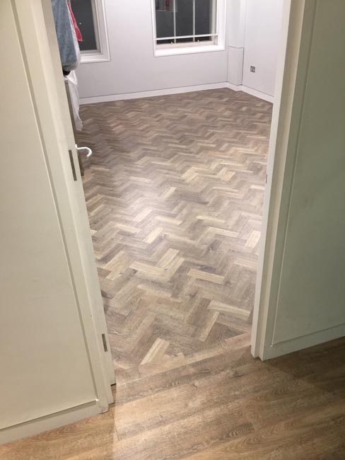 portfolio-smooth-floors-rooms-amtico-herringbone-design-02