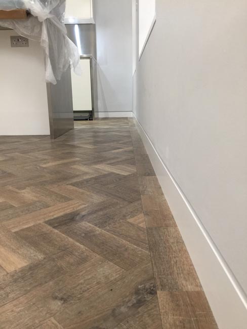 portfolio-smooth-floors-rooms-amtico-herringbone-design-03