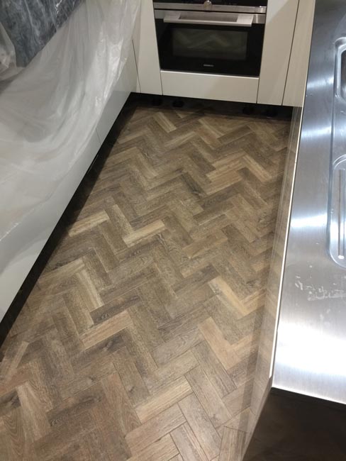 portfolio-smooth-floors-rooms-amtico-herringbone-design-06