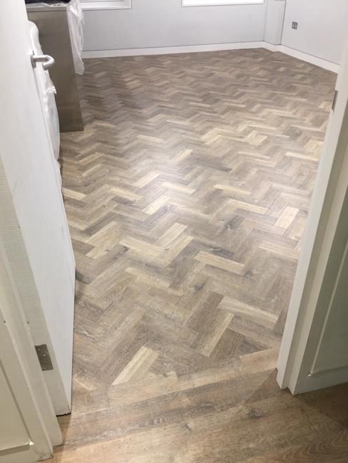 portfolio-smooth-floors-rooms-amtico-herringbone-design-10