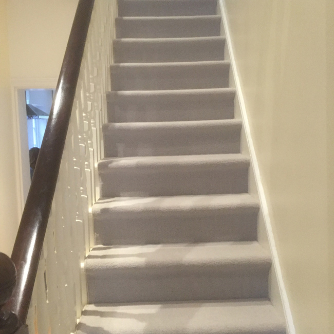 portfolio-carpets-white-close-covered-carpet-stairs-03