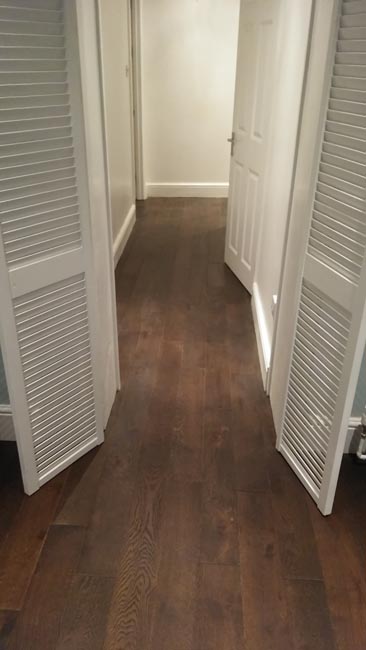 portfolio-hardwood-flooring-hallway-in-dark-brown-staiend-oak-04