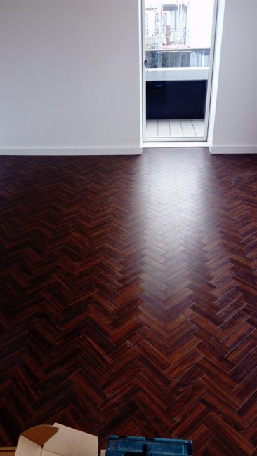 portfolio-smooth-floors-amtico-herringbone-installation-03