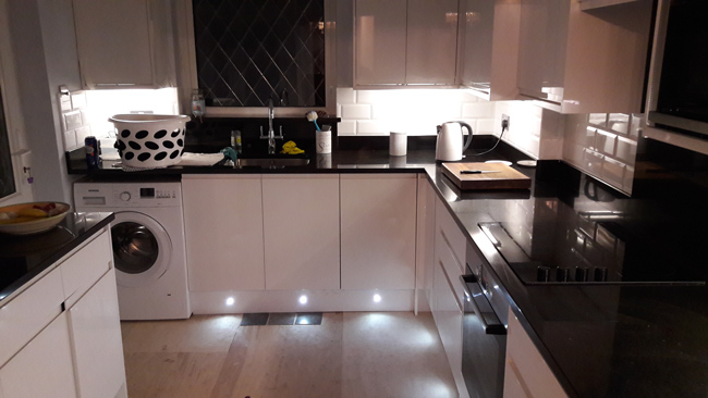 portfolio-smooth-floors-amtico-tiles-installation-narrow-kitchen-01