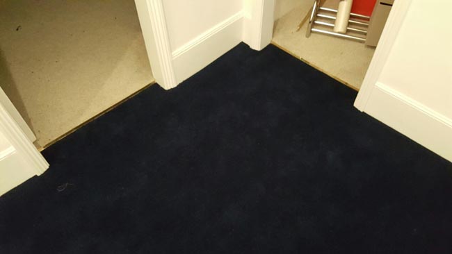 portfolio-carpets-dark-blue-carpet-stairs-and-landings-04