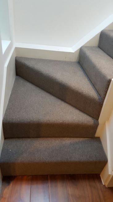 portfolio-carpets-grey-carpet-installed-to-a-clients-premises-04