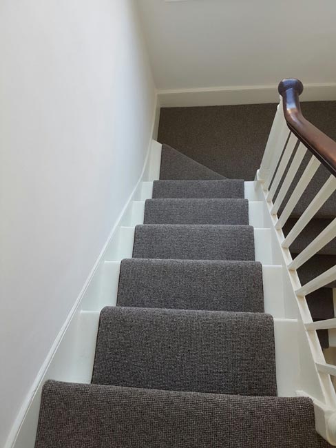 portfolio-carpets-grey-stair-runner-with-whipping-02