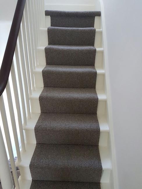 portfolio-carpets-grey-stair-runner-with-whipping-04