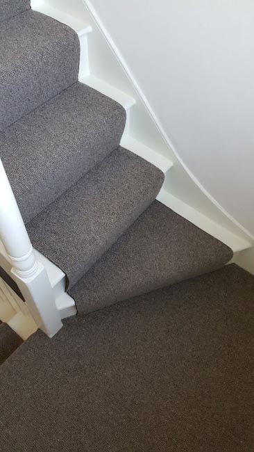portfolio-carpets-grey-stair-runner-with-whipping-06