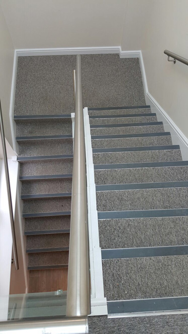 portfolio-commercial-office-stairs-carpeted-with-black-nosings-02