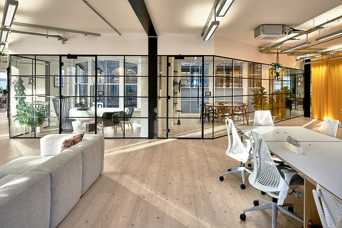 PORTFOLIO - VICTORIA HOUSE OLD ST 700M2 OF KARELIA WOOD ASH VANILLA TO 2ND FLOOR (2)