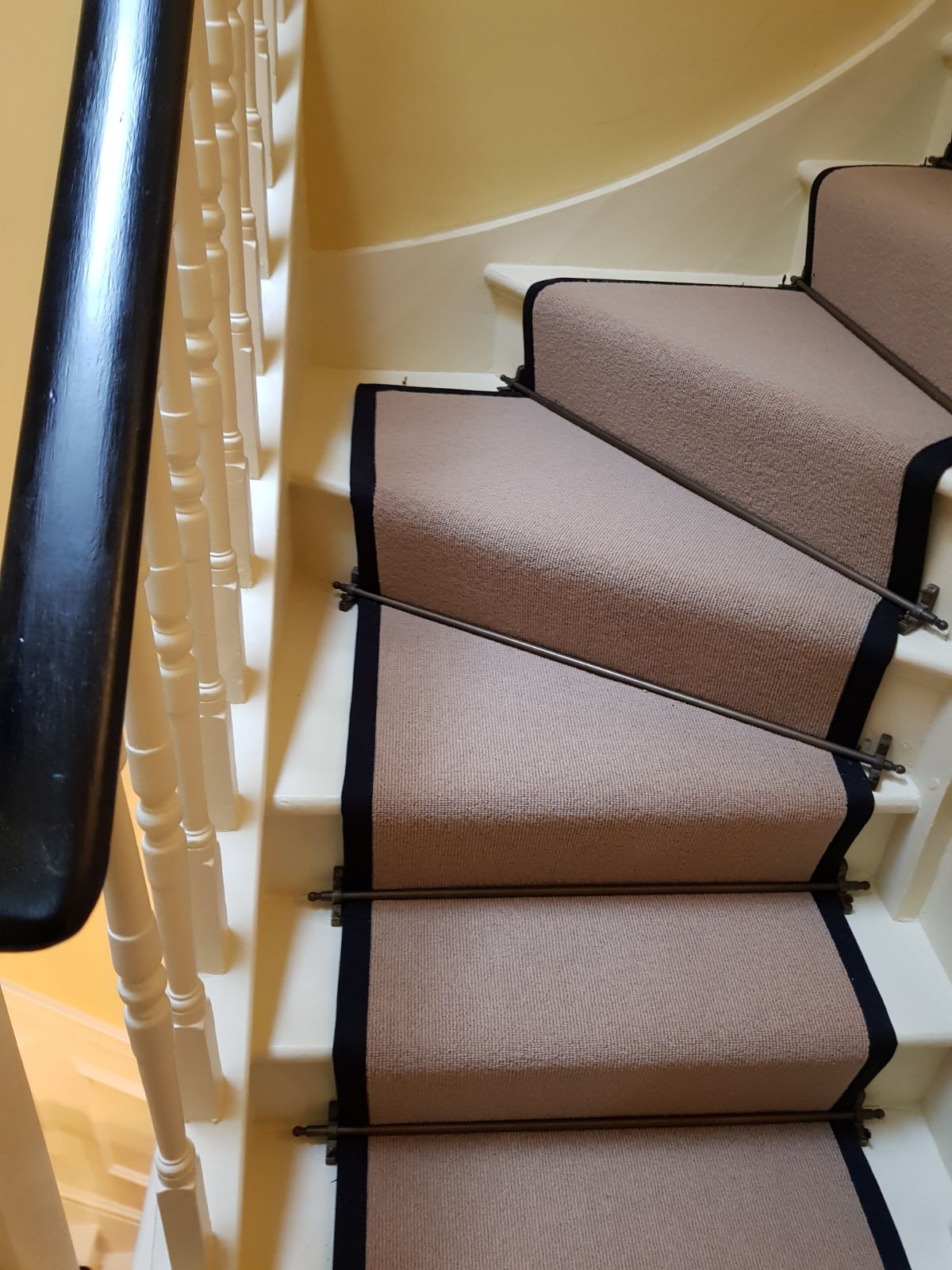 PORTFOLIO - STAIRS WITH BLACK BINDING (2)