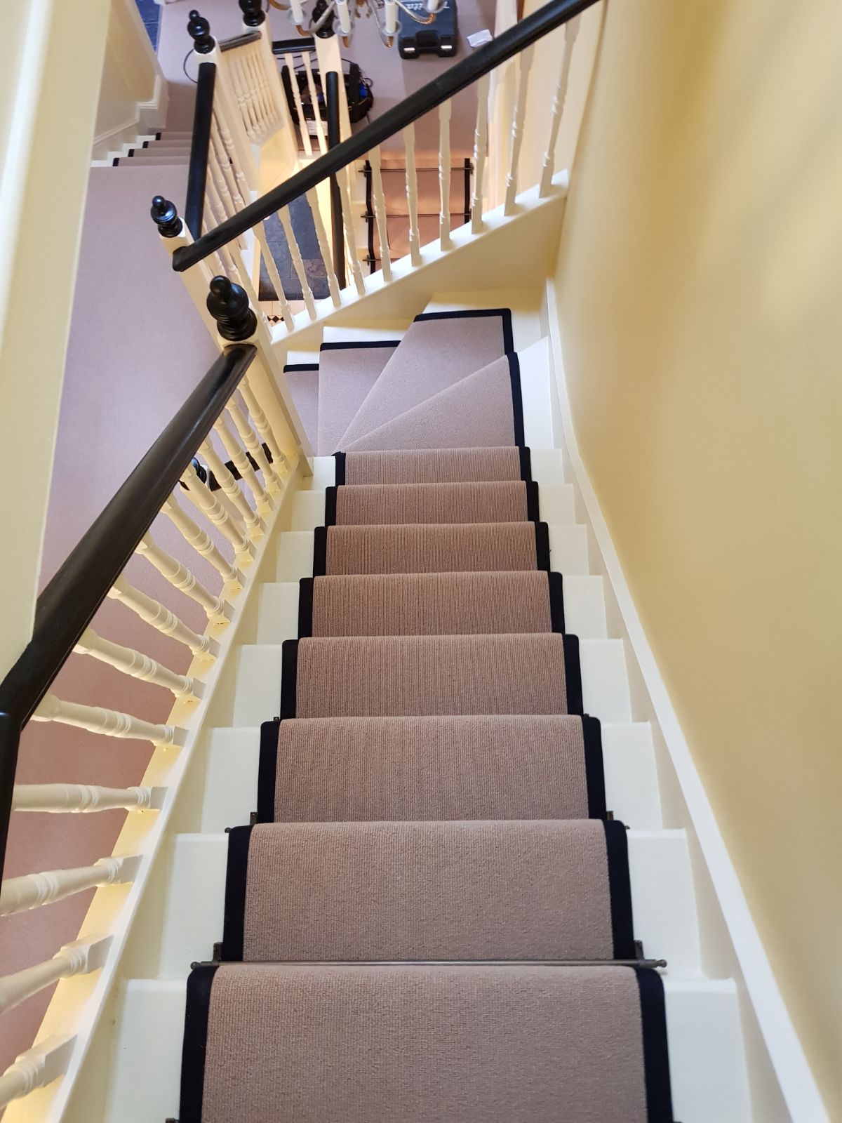 PORTFOLIO - STAIRS WITH BLACK BINDING (5)