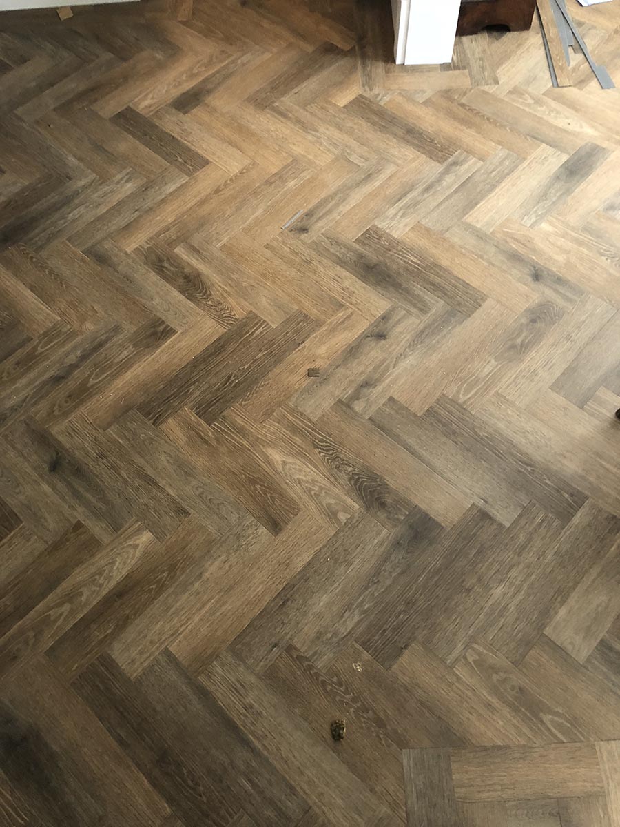 portfolio smooth floors amtico-noble-oak-parquet-installation-earlsfield (8)