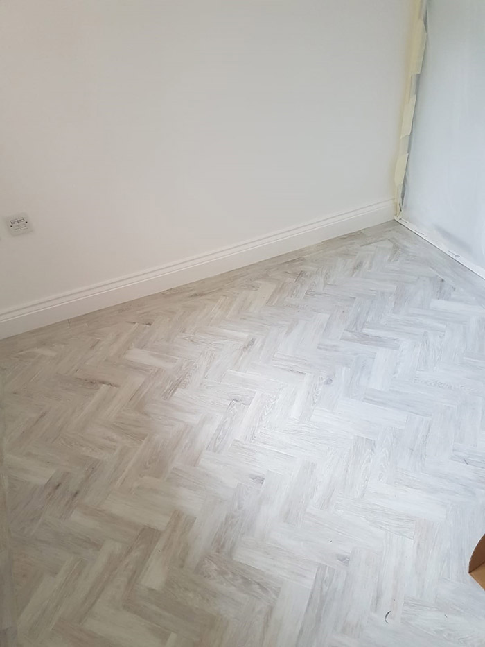 portfolio smooth floors pale-wood-amtico-installation-fitzrovia (4)
