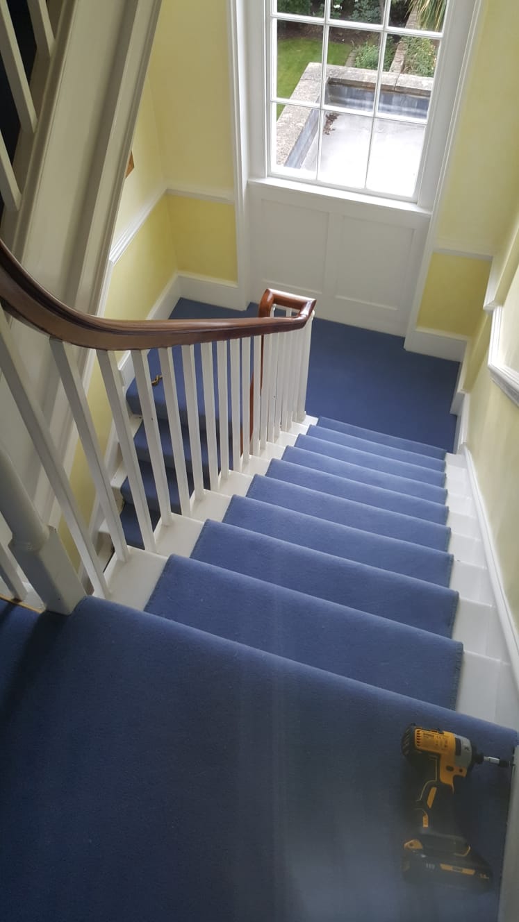 portfolio blue-carpet-stairrods-installation-barnes (3)