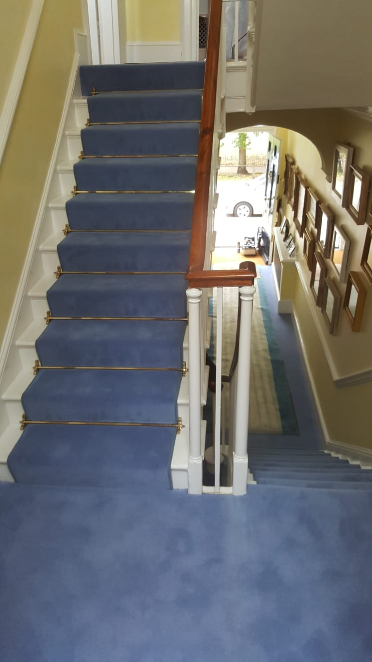 portfolio blue-carpet-stairrods-installation-barnes (4)