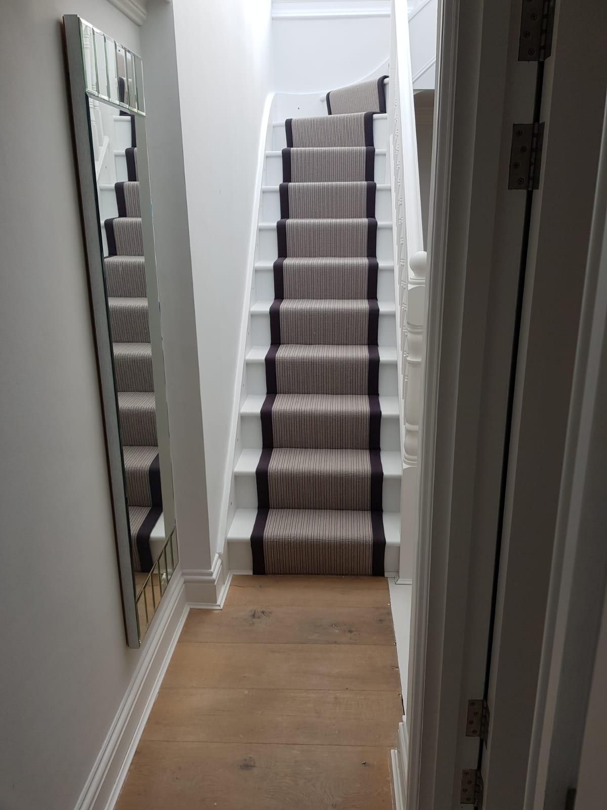 portfolio-grey-stair-carpet-black-border-installation-battersea (3)