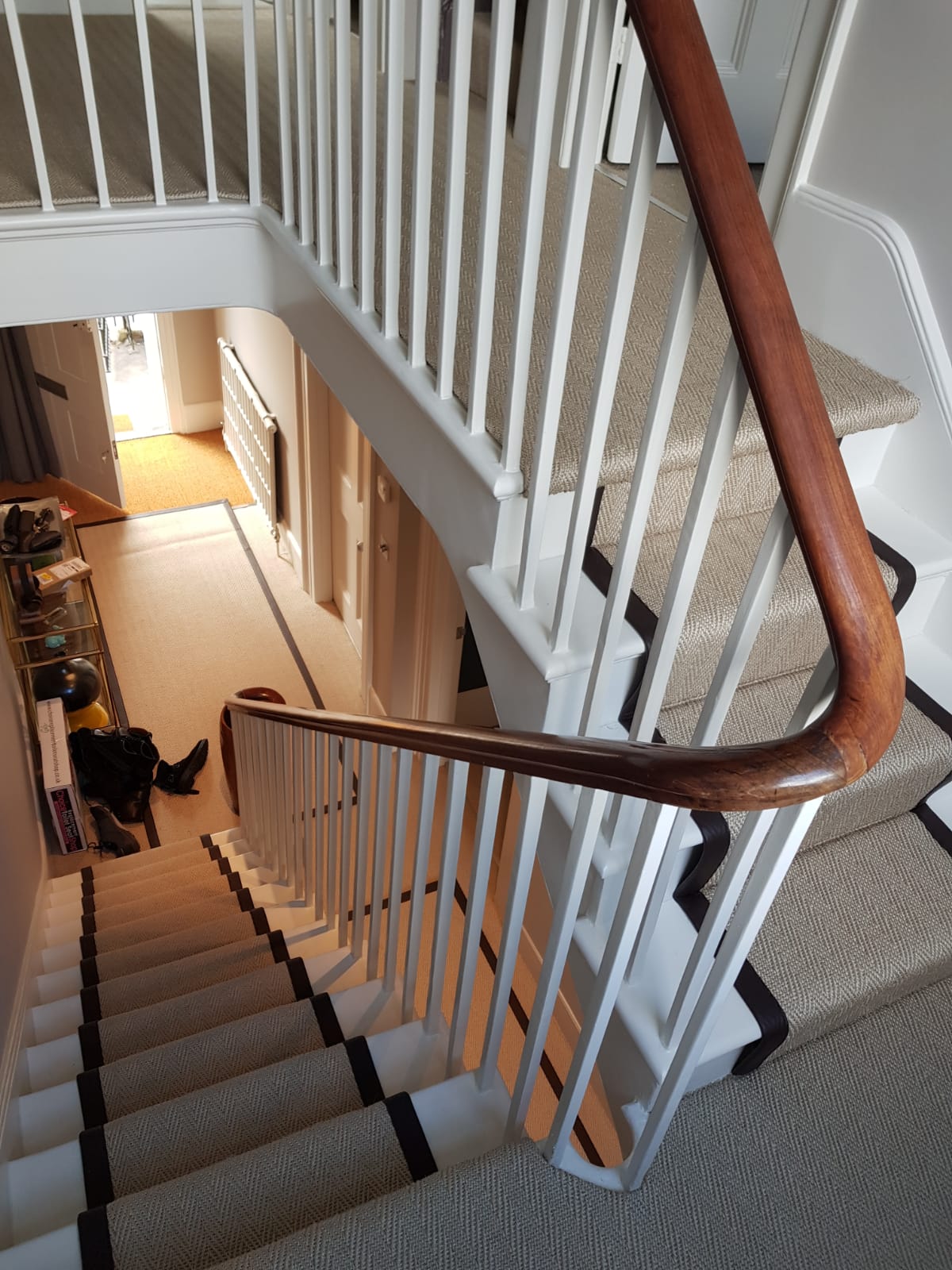 portfolio-sisal-herringbone-black-border-stair-carpet-installation-chiswick (2)