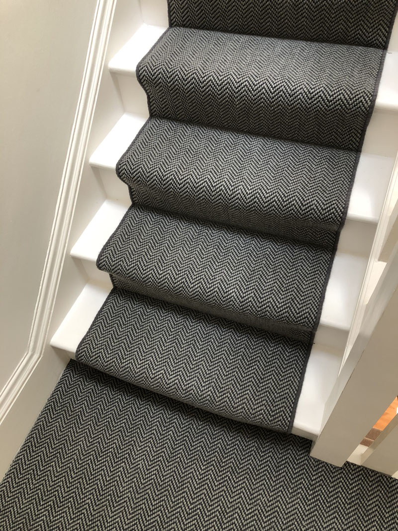 portfolio-dark-grey-stair-carpet-whipping-edges-holloway (3)