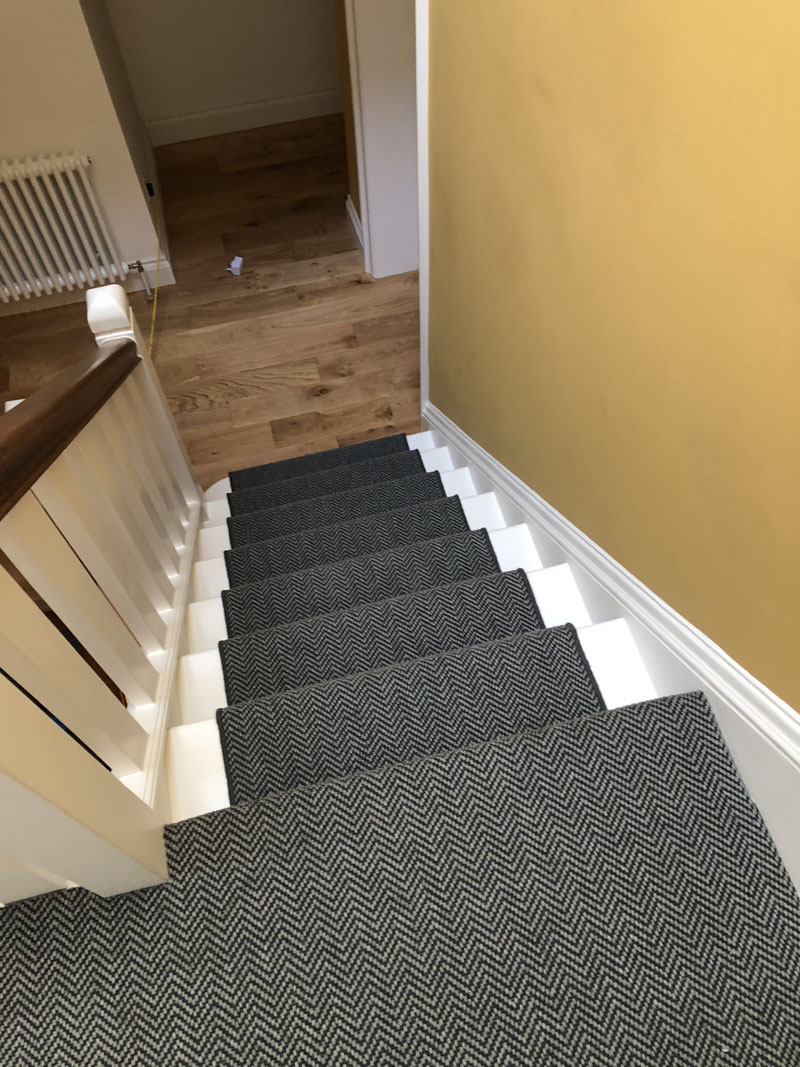 portfolio-dark-grey-stair-carpet-whipping-edges-holloway (5)