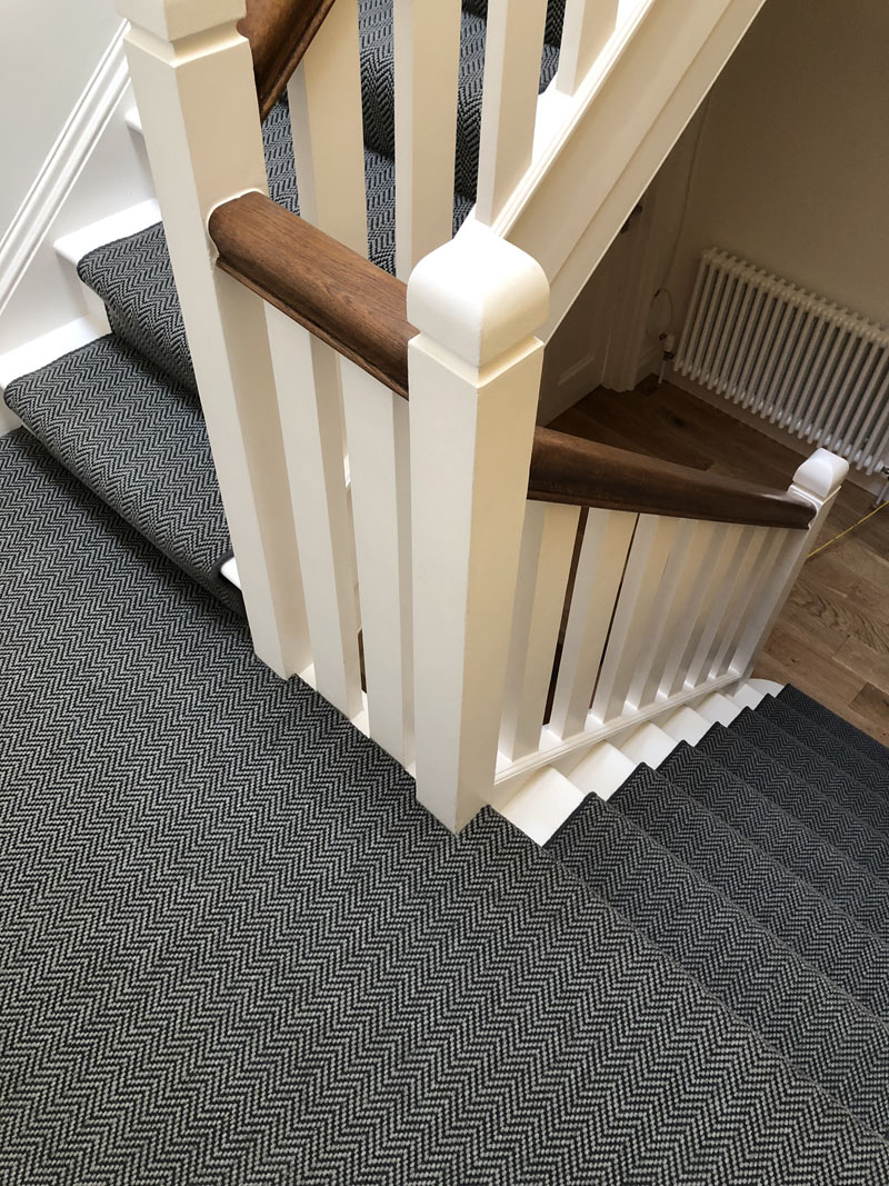 portfolio-dark-grey-stair-carpet-whipping-edges-holloway (6)