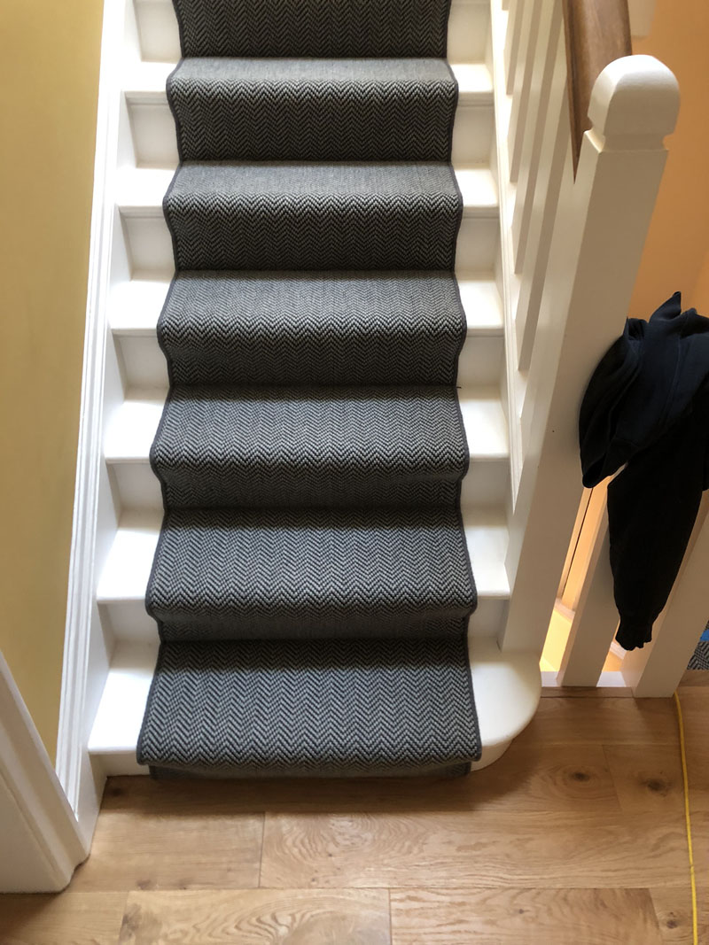 portfolio-dark-grey-stair-carpet-whipping-edges-holloway (7)