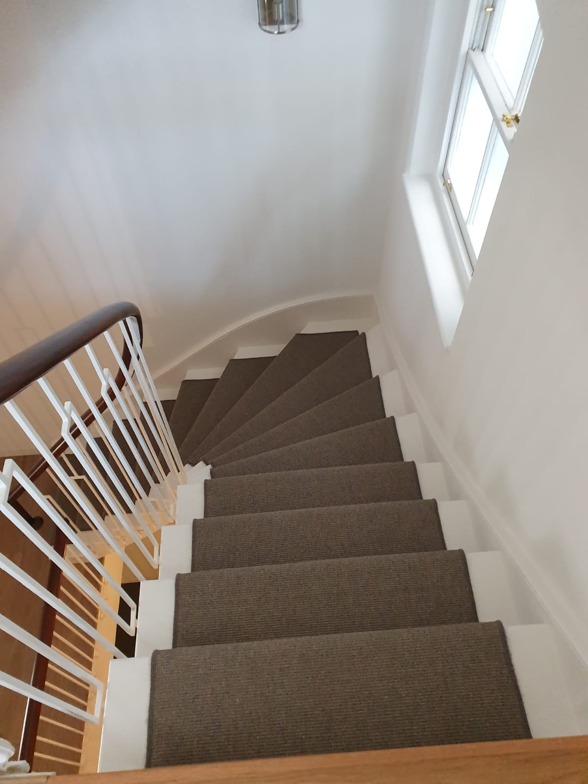 portfolio-black-white-striped-carpet-installation-fulham (4)