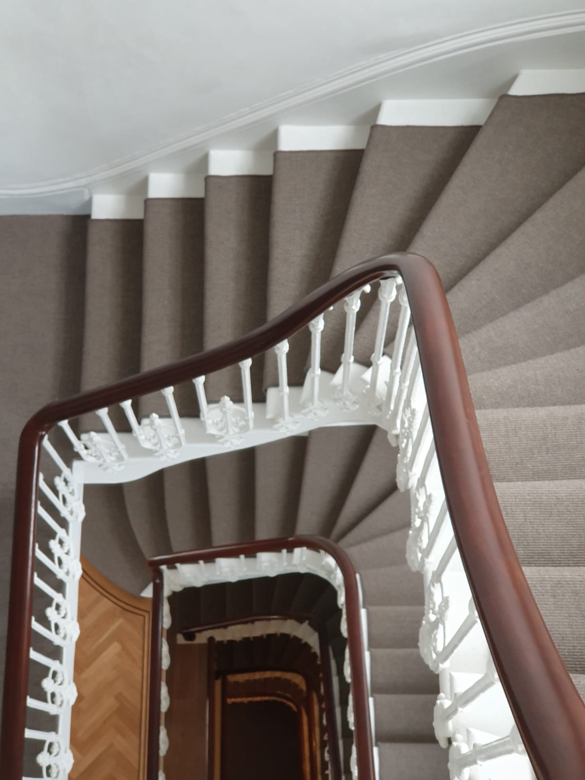 portfolio-black-white-striped-carpet-installation-fulham (6)